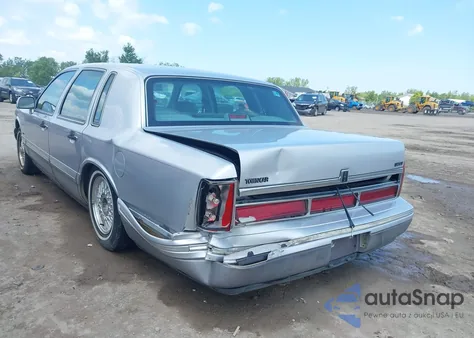 1995 Lincoln Town Car Signature/Spinnaker from USA, damaged, VIN 1LNLM82W6SY643714